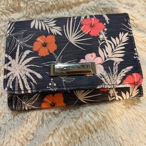 TAHARI WALLET WITH MIRROR